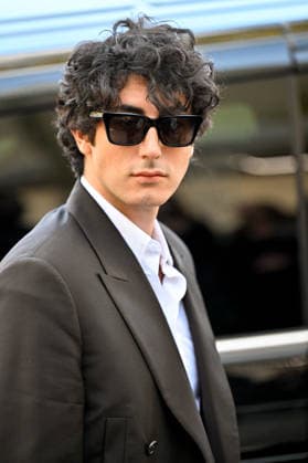 PFW Balenciaga Outside Arrivals JR Guest arriving at the Balenciaga show during Paris Fashion Week, in Paris, France on 1 October 2026. Photo by Julien Reynaud APS-Medias ABACAPRESS.COM Paris France  Copyright: xReynaudxJulien APS-Medias ABACAx