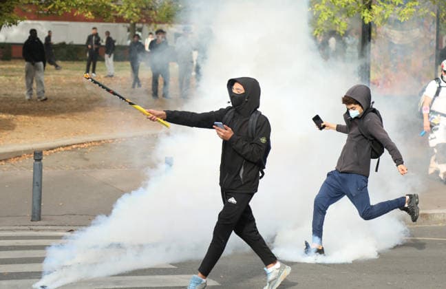 Student protest in Paris PARIS, FRANCE - SOCTOBER 1: Protesters kick tear gas canister amid clashes with French riot police during a protest by high school and university students near Lycee Paul Eluard high school in Saint-Denis, near Paris, France, on October 1, 2026. Mohamad Salaheldin Abdelghani Alsayed Anadolu Paris France. Editorial use only. Please get in touch for any other usage.  Copyright: x2026xAnadoluxMohamadxSalaheldinxAbdelghanixAlsayedx