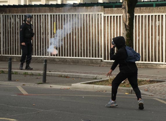 Student protest in Paris PARIS, FRANCE - SOCTOBER 1: A Protester kicks tear gas canister amid clashes with French riot police during a protest by high school and university students near Lycee Paul Eluard high school in Saint-Denis, near Paris, France, on October 1, 2026. Mohamad Salaheldin Abdelghani Alsayed Anadolu Paris France. Editorial use only. Please get in touch for any other usage.  Copyright: x2026xAnadoluxMohamadxSalaheldinxAbdelghanixAlsayedx