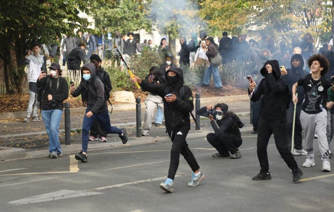 Student protest in Paris PARIS, FRANCE - SOCTOBER 1: A masked protester carries a smoke canister to throw at French riot police during a protest by high school and university students near Lycee Paul Eluard high school in Saint-Denis, near Paris, France, on October 1, 2026. Mohamad Salaheldin Abdelghani Alsayed Anadolu Paris France. Editorial use only. Please get in touch for any other usage.  Copyright: x2026xAnadoluxMohamadxSalaheldinxAbdelghanixAlsayedx
