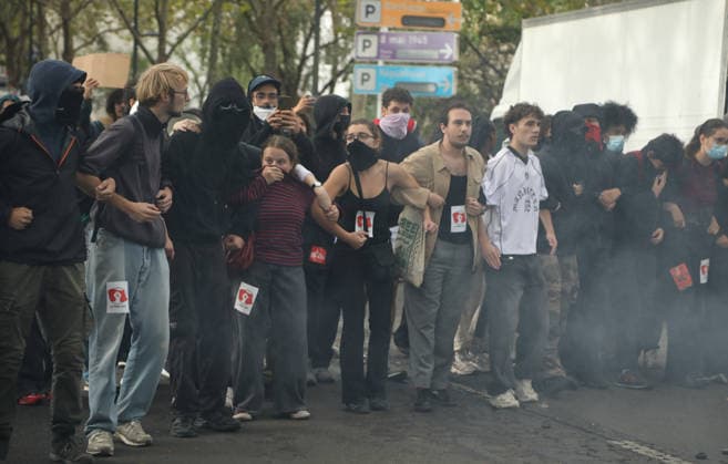 Student protest in Paris PARIS, FRANCE - OCTOBER 1: French students gather to protest in support of the hiring of substitute teachers, increased resources and better learning conditions, and the ongoing high school student movement in the Seine-Saint-Denis department, near Paris, France, on October 1, 2026. Mohamad Salaheldin Abdelghani Alsayed Anadolu Paris France. Editorial use only. Please get in touch for any other usage.  Copyright: x2026xAnadoluxMohamadxSalaheldinxAbdelghanixAlsayedx