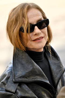 PFW Balenciaga Outside Arrivals JR Isabelle Huppert arriving at the Balenciaga show during Paris Fashion Week, in Paris, France on 1 October 2026. Photo by Julien Reynaud APS-Medias ABACAPRESS.COM Paris France  Copyright: xReynaudxJulien APS-Medias ABACAx