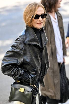 PFW Balenciaga Outside Arrivals JR Isabelle Huppert arriving at the Balenciaga show during Paris Fashion Week, in Paris, France on 1 October 2026. Photo by Julien Reynaud APS-Medias ABACAPRESS.COM Paris France  Copyright: xReynaudxJulien APS-Medias ABACAx