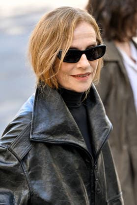 PFW Balenciaga Outside Arrivals JR Isabelle Huppert arriving at the Balenciaga show during Paris Fashion Week, in Paris, France on 1 October 2026. Photo by Julien Reynaud APS-Medias ABACAPRESS.COM Paris France  Copyright: xReynaudxJulien APS-Medias ABACAx