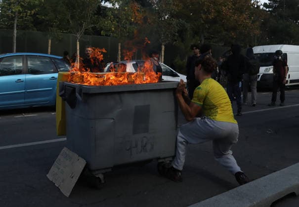 French student protesters clash with riot police near Paris AUBERVILLIERS, FRANCE - OCTOBER 1: French student protesters burn trash bins and bicycles during clashes with French riot police (CRS) in Aubervilliers, near Paris, France, on October 1, 2026. Mohamad Salaheldin Abdelghani Alsayed Anadolu Aubervilliers France. Editorial use only. Please get in touch for any other usage.  Copyright: x2026xAnadoluxMohamadxSalaheldinxAbdelghanixAlsayedx