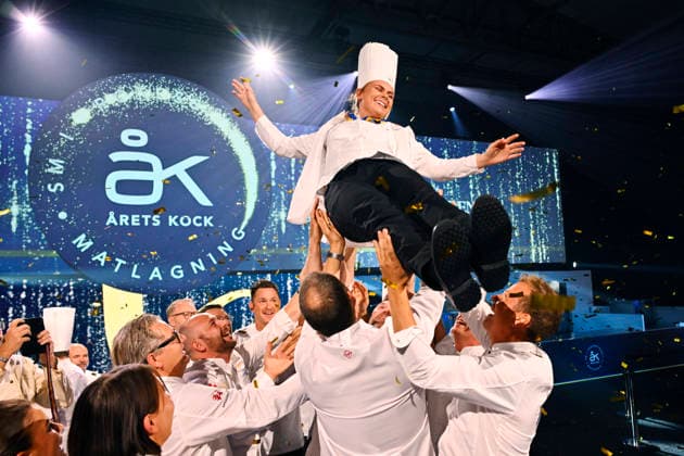 STOCKHOLM, SWEDEN 20261001 Evelina Änggren wins Chef of the Year and is honored during the 2026 Chef of the Year finals at Annexet in Stockholm STOCKHOLM SWEDEN x10040x  Copyright: xAndersxWiklund TTx ARETS KOCK 2026 bSaa5CRQ1ME
