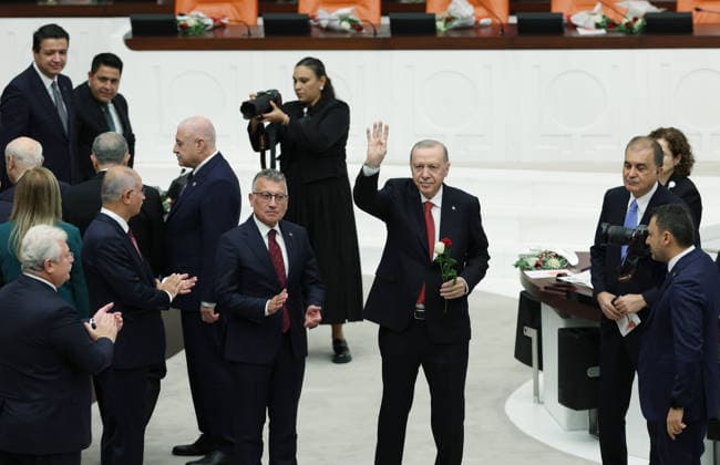 Opening Event of the 5th Legislative Year of the 28th Term of the Grand National Assembly of Turkiye ANKARA, TURKIYE - OCTOBER 1: (----EDITORIAL USE ONLY - MANDATORY CREDIT - TURKISH PRESIDENCY MURAT KULA HANDOUT - NO MARKETING NO ADVERTISING CAMPAIGNS - DISTRIBUTED AS A SERVICE TO CLIENTS----) Turkish President Recep Tayyip Erdogan greets members of parliament while holding the red and white roses presented to him by Turkiye s Nationalist Movement Party (MHP) leader Devlet Bahceli following his address to the General Assembly on the occasion of the opening of the 5th Legislative Year of the 28th Term at the Grand National Assembly of Turkiye (TBMM) in Ankara, Turkiye on October 1, 2026. Turkish Presidency Murat Kula Handout Ana  Copyright: x2026xAnadoluxTurkishxPresidencyx xMuratxKulax xHandoutx