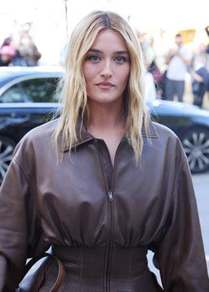 Sarah Pidgeon arrives at the Balenciaga Spring Summer 2027 Women s Ready-to-Wear show during Paris Fashion Week (PFW) at the Tennis Club de Paris, France, on October 1, 2026. Denis Guignebourg, Bestimage. Arrivals at the Balenciaga fashion show as part of Paris RTW Spring Summer 2027 Fashion Week, held at the Tennis Club de Paris on October 1, 2026, in Paris, France. Paris, France  Copyright: xDenisxGuignebourgx xBestimagexDenisxGuignebourgx xBestimagex