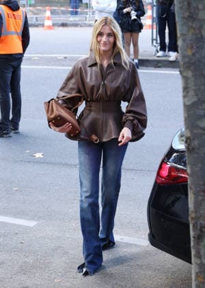 Sarah Pidgeon arrives at the Balenciaga Women s Ready-to-Wear Spring Summer 2027 fashion show during Paris Fashion Week (PFW) at the Tennis Club de Paris, France, on October 1, 2026. Denis Guignebourg, Bestimage. Arrivals at the Balenciaga fashion show as part of Paris RTW Spring Summer 2027 Fashion Week held at the Tennis Club de Paris on October 1, 2026, in Paris, France. Paris, France  Copyright: xDenisxGuignebourgx xBestimagexDenisxGuignebourgx xBestimagex