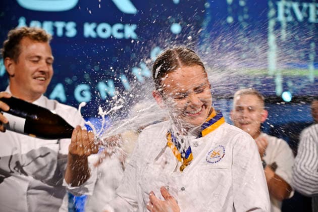 STOCKHOLM, SWEDEN 20261001 Evelina Änggren wins Chef of the Year and is honored during the 2026 Chef of the Year finals at Annexet in Stockholm STOCKHOLM SWEDEN x10040x  Copyright: xAndersxWiklund TTx ARETS KOCK 2026 8Xdsc5qjN1w