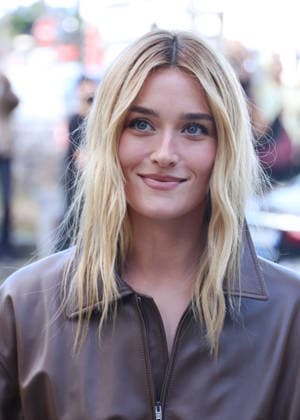 Sarah Pidgeon arrives at the Balenciaga Women s Ready-to-Wear Spring Summer 2027 fashion show during Paris Fashion Week (PFW) at the Tennis Club de Paris, France, on October 1, 2026. Denis Guignebourg, Bestimage. Arrivals at the Balenciaga fashion show as part of Paris RTW Spring Summer 2027 Fashion Week held at the Tennis Club de Paris on October 1, 2026, in Paris, France. Paris, France  Copyright: xDenisxGuignebourgx xBestimagexDenisxGuignebourgx xBestimagex