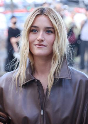 Sarah Pidgeon arrives at the Balenciaga Women s Ready-to-Wear Spring Summer 2027 fashion show during Paris Fashion Week (PFW) at the Tennis Club de Paris, France, on October 1, 2026. Denis Guignebourg, Bestimage. Arrivals at the Balenciaga fashion show as part of Paris RTW Spring Summer 2027 Fashion Week held at the Tennis Club de Paris on October 1, 2026, in Paris, France. Paris, France Copyright: xDenisxGuignebourgx xBestimagexDenisxGuignebourgx xBestimagex