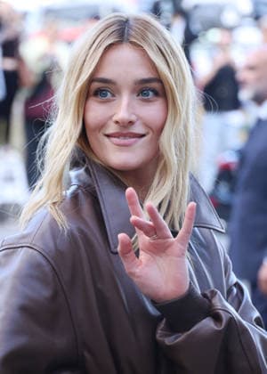 Sarah Pidgeon arrives at the Balenciaga Women s Ready-to-Wear Spring Summer 2027 fashion show during Paris Fashion Week (PFW) at the Tennis Club de Paris, France, on October 1, 2026. Denis Guignebourg, Bestimage. Arrivals at the Balenciaga fashion show as part of Paris RTW Spring Summer 2027 Fashion Week held at the Tennis Club de Paris on October 1, 2026, in Paris, France. Paris, France  Copyright: xDenisxGuignebourgx xBestimagexDenisxGuignebourgx xBestimagex