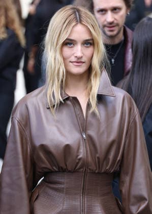 Sarah Pidgeon arrives at the Balenciaga Women s Ready-to-Wear Spring Summer 2027 fashion show during Paris Fashion Week (PFW) at the Tennis Club de Paris, France, on October 1, 2026. Denis Guignebourg, Bestimage. Arrivals at the Balenciaga fashion show as part of Paris RTW Spring Summer 2027 Fashion Week held at the Tennis Club de Paris on October 1, 2026, in Paris, France. Paris, France  Copyright: xDenisxGuignebourgx xBestimagexDenisxGuignebourgx xBestimagex