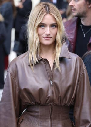 Sarah Pidgeon arrives at the Balenciaga Spring Summer 2027 Women’s Ready-to-Wear fashion show during Paris Fashion Week (PFW) at the Tennis Club de Paris, France, on October 1, 2026. Denis Guignebourg, Bestimage. Arrivals at the Balenciaga fashion show as part of Paris RTW Spring Summer 2027 Fashion Week, held at the Tennis Club de Paris on October 1, 2026, in Paris, France. Paris, France  Copyright: xDenisxGuignebourgx xBestimagexDenisxGuignebourgx xBestimagex