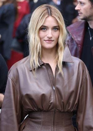 Sarah Pidgeon arrives at the Balenciaga Spring Summer 2027 Women’s Ready-to-Wear fashion show during Paris Fashion Week (PFW) at the Tennis Club de Paris, France, on October 1, 2026. Denis Guignebourg, Bestimage. Arrivals at the Balenciaga fashion show as part of Paris RTW Spring Summer 2027 Fashion Week, held at the Tennis Club de Paris on October 1, 2026, in Paris, France. Paris, France  Copyright: xDenisxGuignebourgx xBestimagexDenisxGuignebourgx xBestimagex