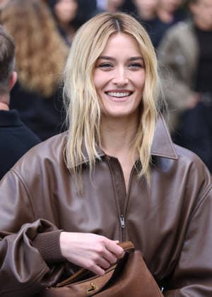 Sarah Pidgeon arrives at the Balenciaga Spring Summer 2027 Women’s Ready-to-Wear fashion show during Paris Fashion Week (PFW) at the Tennis Club de Paris, France, on October 1, 2026. Denis Guignebourg, Bestimage. Arrivals at the Balenciaga fashion show as part of Paris RTW Spring Summer 2027 Fashion Week, held at the Tennis Club de Paris on October 1, 2026, in Paris, France. Paris, France  Copyright: xDenisxGuignebourgx xBestimagexDenisxGuignebourgx xBestimagex