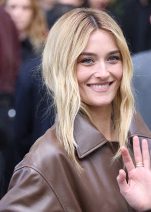 Sarah Pidgeon arrives at the Balenciaga Spring Summer 2027 Women’s Ready-to-Wear fashion show during Paris Fashion Week (PFW) at the Tennis Club de Paris, France, on October 1, 2026. Denis Guignebourg, Bestimage. Arrivals at the Balenciaga fashion show as part of Paris RTW Spring Summer 2027 Fashion Week, held at the Tennis Club de Paris on October 1, 2026, in Paris, France. Paris, France  Copyright: xDenisxGuignebourgx xBestimagexDenisxGuignebourgx xBestimagex