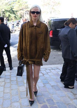 Hayes Warner arrives at the Balenciaga Spring Summer 2027 Women’s Ready-to-Wear fashion show during Paris Fashion Week (PFW) at the Tennis Club de Paris, France, on October 1, 2026. Denis Guignebourg, Bestimage. Arrivals at the Balenciaga fashion show as part of Paris RTW Spring Summer 2027 Fashion Week, held at the Tennis Club de Paris on October 1, 2026, in Paris, France. Paris, France  Copyright: xDenisxGuignebourgx xBestimagexDenisxGuignebourgx xBestimagex