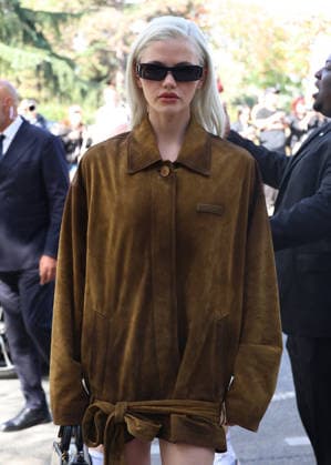 Hayes Warner arrives at the Balenciaga Spring Summer 2027 Women’s Ready-to-Wear fashion show during Paris Fashion Week (PFW) at the Tennis Club de Paris, France, on October 1, 2026. Denis Guignebourg, Bestimage. Arrivals at the Balenciaga fashion show as part of Paris RTW Spring Summer 2027 Fashion Week, held at the Tennis Club de Paris on October 1, 2026, in Paris, France. Paris, France  Copyright: xDenisxGuignebourgx xBestimagexDenisxGuignebourgx xBestimagex