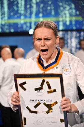 STOCKHOLM, SWEDEN 20261001 Evelina Änggren wins Chef of the Year and is honored during the 2026 Chef of the Year finals at Annexet in Stockholm STOCKHOLM SWEDEN x10040x  Copyright: xAndersxWiklund TTx ARETS KOCK 2026 TXVQ59Zj-GA