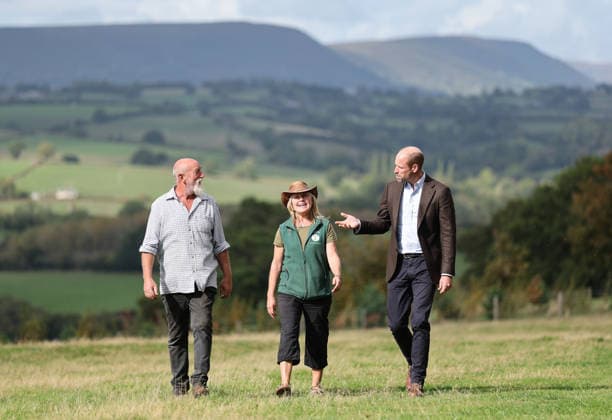 The Prince Of Wales Visits Monmouthshire And Herefordshire ABERGAVENNY, WALES - OCTOBER 01: Prince William, Prince Of Wales (R) speaks with Jim Beavan and Kate Beavan from Great Tre-rhew Farm, a local farming family, who have partnered with the charity Stump Up For Trees, to use their land for upstream flooding interventions and the charity s goal of planting one million native trees across South Wales, at White Castle Farm on October 01, 2026 in Abergavenny, Wales. The Prince of Wales visited the region to meet with those tackling the threat of flooding caused by extreme weather conditions., Credit:Chris Jackson PA ROTA - B68 Avalon United Kingdom, Wales, Abergavenny  Copyright: xChrisxJacksonx xPAxROTAx-xB68x xAvalonx 1139798746