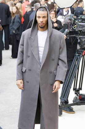 Hugo Ekitike arrives at the Balenciaga Spring Summer 2027 Women’s Ready-to-Wear show during Paris Fashion Week (PFW) at the Tennis Club de Paris, France, on October 1, 2026. Christophe Aubert, Bestimage. Arrivals at the Balenciaga fashion show as part of Paris RTW Spring Summer 2027 Fashion Week, held at the Tennis Club de Paris on October 1, 2026, in Paris, France. Paris, France  Copyright: xChristophexAubertx xBestimagexChristophexAubertx xBestimagex