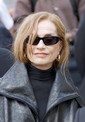Isabelle Huppert arrives at the Balenciaga Spring Summer 2027 Women’s Ready-to-Wear fashion show during Paris Fashion Week (PFW) at the Tennis Club de Paris, France, on October 1, 2026. Christophe Aubert Bestimage. Arrivals at the Balenciaga fashion show as part of Paris RTW Spring Summer 2027 Fashion Week, held at the Tennis Club de Paris on October 1, 2026, in Paris, France. Paris, France  Copyright: xChristophexAubertx xBestimagexChristophexAubertx xBestimagex