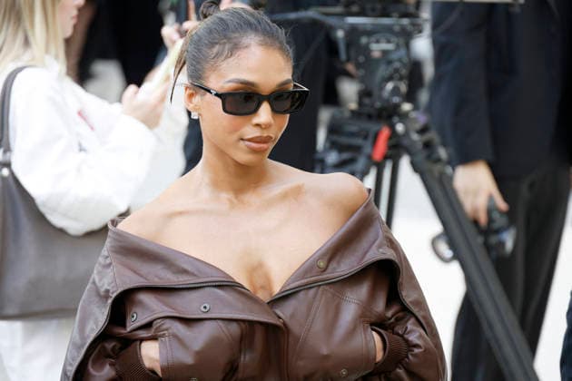 Lori Harvey arrives at the Balenciaga Spring Summer 2027 Women’s Ready-to-Wear fashion show during Paris Fashion Week (PFW) at the Tennis Club de Paris, France, on October 1, 2026. Christophe Aubert, Bestimage. Arrivals at the Balenciaga fashion show as part of Paris RTW Spring Summer 2027 Fashion Week, held at the Tennis Club de Paris on October 1, 2026, in Paris, France. Paris, France  Copyright: xChristophexAubertx xBestimagexChristophexAubertx xBestimagex