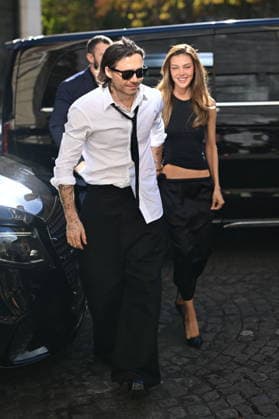 Brooklyn Beckham and his wife Nicola Peltz are back at their hotel after the Balenciaga fashion show during Paris Fashion Week on October 1, 2026. Brooklyn Beckham, who has remained estranged from his family since his 2022 wedding, is unlikely to attend the show for his mother V Beckham’s fashion house, scheduled for October 2, 2026. Pierre Perusseau Bestimage Brooklyn Beckham and his wife Nicola Peltz are back at their hotel following the Balenciaga show during PFW Fashion Week on October 1, 2026 Brooklyn Beckham, who has remained estranged from his family since his 2022 wedding, is unlikely to attend the show for his mother V Beckham’s fashion house, scheduled for October 2, 2026, in Paris, France  Copyright: xPierrexPerusseaux xBestimagexPierrexPerusseaux xBestimagex