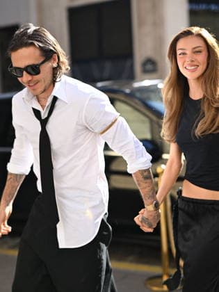 Brooklyn Beckham and his wife Nicola Peltz are back at their hotel after the Balenciaga fashion show during Paris Fashion Week on October 1, 2026. Brooklyn Beckham, who has remained estranged from his family since his 2022 wedding, is unlikely to attend the show for his mother V Beckham’s fashion house, scheduled for October 2, 2026. Pierre Perusseau Bestimage Brooklyn Beckham and his wife Nicola Peltz are back at their hotel following the Balenciaga show during PFW Fashion Week on October 1, 2026 Brooklyn Beckham, who has remained estranged from his family since his 2022 wedding, is unlikely to attend the show for his mother V Beckham’s fashion house, scheduled for October 2, 2026, in Paris, France  Copyright: xPierrexPerusseaux xBestimagexPierrexPerusseaux xBestimagex