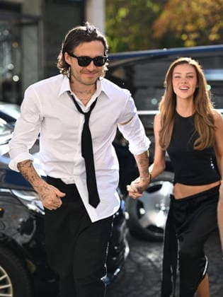 Brooklyn Beckham and his wife Nicola Peltz are back at their hotel after the Balenciaga fashion show during Paris Fashion Week on October 1, 2026. Brooklyn Beckham, who has remained estranged from his family since his 2022 wedding, is unlikely to attend the show for his mother V Beckham’s fashion house, scheduled for October 2, 2026. Pierre Perusseau Bestimage Brooklyn Beckham and his wife Nicola Peltz are back at their hotel following the Balenciaga show during PFW Fashion Week on October 1, 2026 Brooklyn Beckham, who has remained estranged from his family since his 2022 wedding, is unlikely to attend the show for his mother V Beckham’s fashion house, scheduled for October 2, 2026, in Paris, France  Copyright: xPierrexPerusseaux xBestimagexPierrexPerusseaux xBestimagex