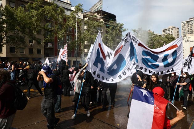 Santiago, October 1, 2026—The Chilean Student Confederation and social organizations are calling for a national strike in Santiago and other regions, demanding funding for public education as part of the debate on the 2027 Budget Bill. Dragomir Yankovic Aton Chile, Santiago, Chile Aton 1195810  Copyright: DRAGOMIRxYANKOVIC ATONxCHILE
