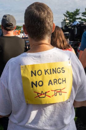 October 1, 2026, Washington, Dc, USA: Protesters opposed to President Trumpâ€⠢s proposed arch rally outside of Arlington Cemetery on October 1, 2026. Washington USA - ZUMAl312 20261001_znp_l312_028 Copyright: xAndrewxLeydenx
