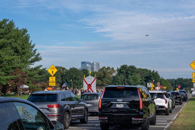 October 1, 2026, Washington, Dc, USA: Protesters opposed to President Trumpâ€⠢s proposed arch rally outside of Arlington Cemetery on October 1, 2026. Washington USA - ZUMAl312 20261001_znp_l312_037 Copyright: xAndrewxLeydenx