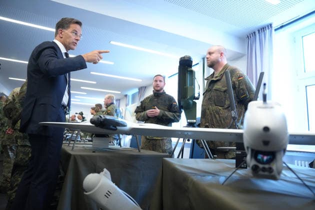 Visit by the German-Dutch Corps with Federal Chancellor Merz and NATO Secretary General Mark Ruette during a discussion with soldiers of the 1st German-Dutch Corps, Münster, October 1, 2026, Münster, North Rhine-Westphalia, Germany
