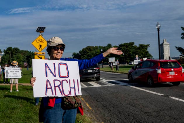 Veterans and activists gather to protest against President Donald Trump s planned 250-foot triumphal arch at Memorial Circle in Arlington, Virginia on Thursday, October 1, 2026. Activists argue that the arch, which the Trump administration plans to use as a military operations platform for drones and snipers, would obstruct the sightline between the Lincoln Memorial and Arlington National Cemetery. WAP20261001328 BONNIExCASH
