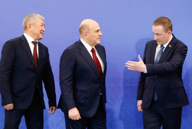 BELARUS, MINSK - OCTOBER 1, 2026: Adylbek Kasymaliyev, Chairman of Kyrgyzstan s Cabinet of Ministers and Head of the Presidential Administration, Russia s Prime Minister Mikhail Mishustin and Belarus Prime Minister Alexander Turchin (L-R) are pictured during the INNOPROM Belarus 2026 International Industrial Exhibition at BELEXPO. Dmitry Astakhov POOL TASS 98625190