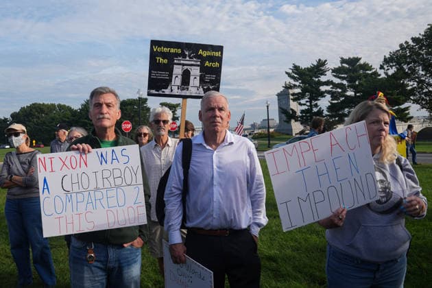 Demonstrators protest Trump’s proposed triumphal arch in Washington DC WASHINGTON, D.C., UNITED STATES - OCTOBER 01: Demonstrators protest against US President Donald Trump’s proposed triumphal arch at Memorial Circle in Washington, D.C., on October 01, 2026. Trump has said the planned structure, proposed near Arlington National Cemetery along the Potomac River, would include facilities for drones and snipers. The project is part of Trump’s efforts to reshape the US capital. Mehmet Eser Anadolu Washington, D.C. United States. Editorial use only. Please get in touch for any other usage. Copyright: x2026xAnadoluxMehmetxEserx
