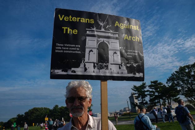 Demonstrators protest Trump’s proposed triumphal arch in Washington DC WASHINGTON, D.C., UNITED STATES - OCTOBER 01: Demonstrators protest against US President Donald Trump’s proposed triumphal arch at Memorial Circle in Washington, D.C., on October 01, 2026. Trump has said the planned structure, proposed near Arlington National Cemetery along the Potomac River, would include facilities for drones and snipers. The project is part of Trump’s efforts to reshape the US capital. Mehmet Eser Anadolu Washington, D.C. United States. Editorial use only. Please get in touch for any other usage. Copyright: x2026xAnadoluxMehmetxEserx