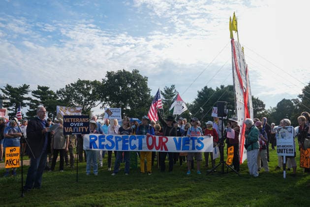Demonstrators protest Trump’s proposed triumphal arch in Washington DC WASHINGTON, D.C., UNITED STATES - OCTOBER 01: Demonstrators protest against US President Donald Trump’s proposed triumphal arch at Memorial Circle in Washington, D.C., on October 01, 2026. Trump has said the planned structure, proposed near Arlington National Cemetery along the Potomac River, would include facilities for drones and snipers. The project is part of Trump’s efforts to reshape the US capital. Mehmet Eser Anadolu Washington, D.C. United States. Editorial use only. Please get in touch for any other usage.  Copyright: x2026xAnadoluxMehmetxEserx