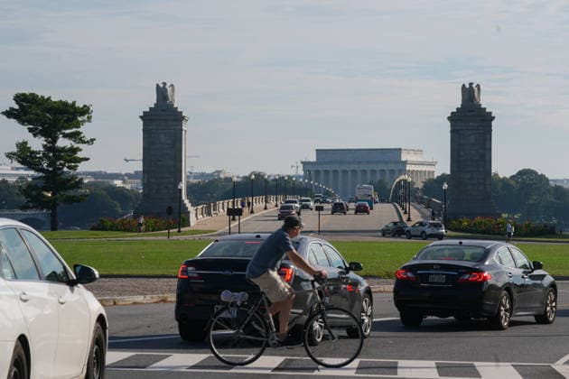 Demonstrators protest Trump’s proposed triumphal arch in Washington DC WASHINGTON, D.C., UNITED STATES - OCTOBER 01: A view of Memorial Circle, where US President Donald Trump s plans to build a triumphal arch, in Washington, D.C., on October 1, 2026. Trump has said the planned structure, proposed near Arlington National Cemetery along the Potomac River, would include facilities for drones and snipers. The project is part of Trump’s efforts to reshape the US capital. Mehmet Eser Anadolu Washington, D.C. United States. Editorial use only. Please get in touch for any other usage.  Copyright: x2026xAnadoluxMehmetxEserx