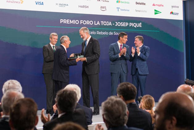 Felipe VI and Pedro Sánchez attend the opening of the La Toja Forum in O Grove, Pontevedra. King Felipe VI presents the Josep Piqué La Toja Forum Award to the former President of the Portuguese Republic, Marcelo Rebelo de Sousa, during the opening of the La Toja Forum on October 1, 2026, in O Grove, Pontevedra, Galicia, Spain. The La Toja Forum: Atlantic Link is a renowned annual forum for debate and reflection focused on the defense of liberal democracy, the Atlantic bond, and international cooperation. Founded in 2019 on the initiative of Josep Piqué, Amancio López Seijas, and the Hotusa Group, it brings together prominent political, business leaders, academics, and representatives of civil society on the island of La Toja. OCTOBER 1, 20  Copyright: xElenaxFernandezx 7813317