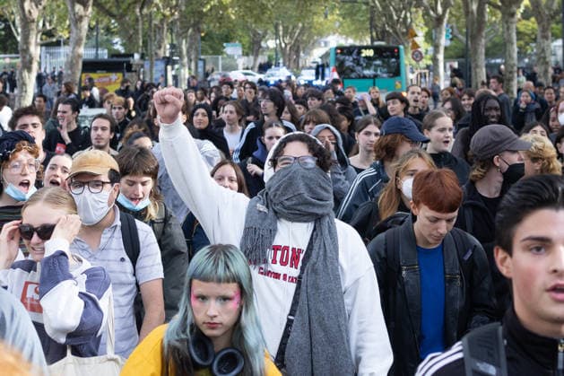 High school blockade in Seine-Saint-Denis Student near Paul Eluard secondary school in Saint-Denis, North of Paris, on October 1, 2026 as they continue their protest to demand the hiring of substitute teachers, increased resources, and decent learning conditions. Photo by Raphael Lafargue ABACAPRESS.COM Saint-Denis France  Copyright: xLafarguexRaphael ABACAx