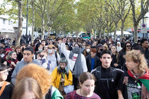 High school blockade in Seine-Saint-Denis Student near Paul Eluard secondary school in Saint-Denis, North of Paris, on October 1, 2026 as they continue their protest to demand the hiring of substitute teachers, increased resources, and decent learning conditions. Photo by Raphael Lafargue ABACAPRESS.COM Saint-Denis France  Copyright: xLafarguexRaphael ABACAx