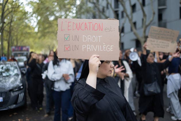 High school blockade in Seine-Saint-Denis Student near Paul Eluard secondary school in Saint-Denis, North of Paris, on October 1, 2026 as they continue their protest to demand the hiring of substitute teachers, increased resources, and decent learning conditions. Photo by Raphael Lafargue ABACAPRESS.COM Saint-Denis France  Copyright: xLafarguexRaphael ABACAx