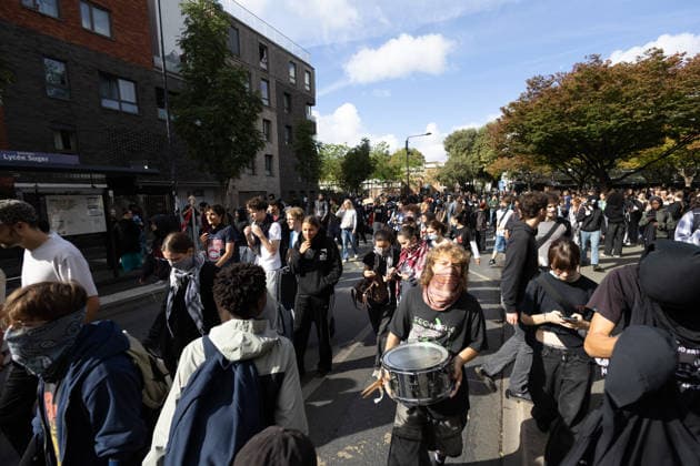 High school blockade in Seine-Saint-Denis High school students marching between Saint-Denis and Aubervilliers North of Paris, on October 1, 2026 as they continue their protest to demand the hiring of substitute teachers, increased resources, and decent learning conditions. Photo by Raphael Lafargue ABACAPRESS.COM Aubervilliers France  Copyright: xLafarguexRaphael ABACAx