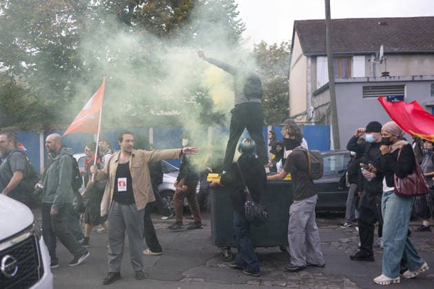 High school blockade in Seine-Saint-Denis High school students marching between Saint-Denis and Aubervilliers North of Paris, on October 1, 2026 as they continue their protest to demand the hiring of substitute teachers, increased resources, and decent learning conditions. Photo by Raphael Lafargue ABACAPRESS.COM Aubervilliers France  Copyright: xLafarguexRaphael ABACAx