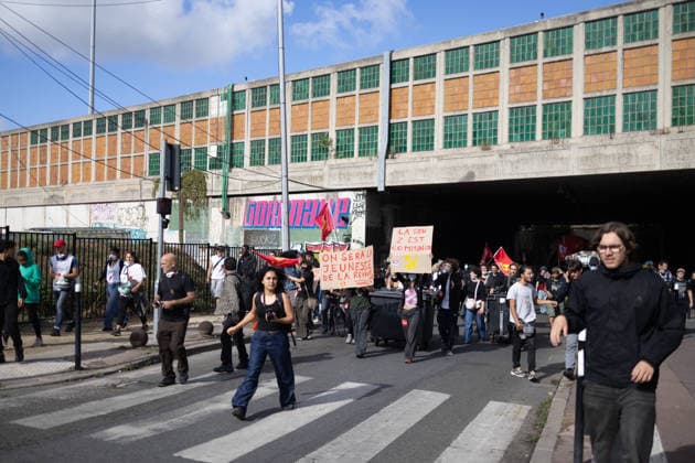 High school blockade in Seine-Saint-Denis High school students marching between Saint-Denis and Aubervilliers North of Paris, on October 1, 2026 as they continue their protest to demand the hiring of substitute teachers, increased resources, and decent learning conditions. Photo by Raphael Lafargue ABACAPRESS.COM Aubervilliers France  Copyright: xLafarguexRaphael ABACAx