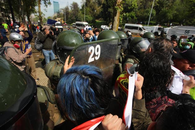 Santiago, October 1, 2026: The Chilean Student Confederation and social organizations are calling for a national strike in Santiago and other regions, demanding resources for public education as part of the debate on the 2027 Budget Bill. Jonnathan Oyarzun Aton Chile, Santiago, Chile Aton 1195812  Copyright: JONNATHANxOYARZUN ATONxCHILE